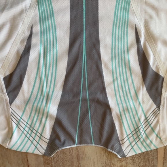 Lucy short sleeve workout tee - cool back design! - Picture 7 of 7